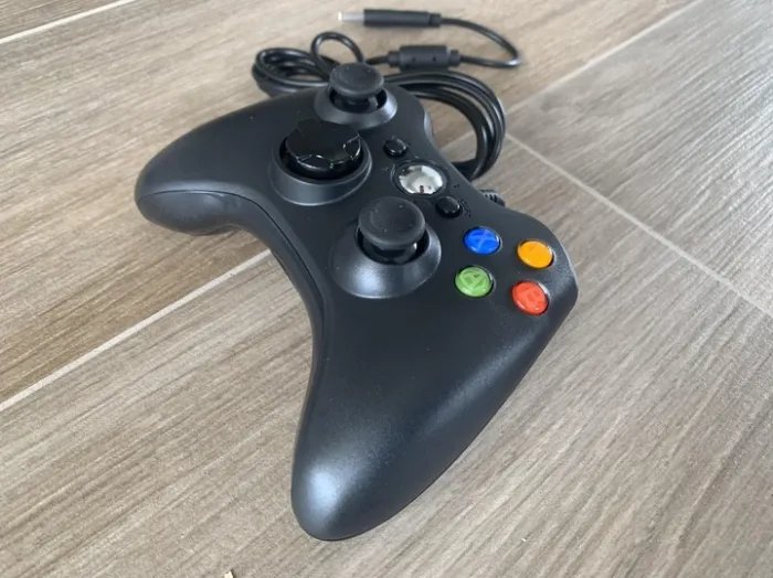 Проводной геймпад джойстик контроллер PC360 для компьютера в стиле Xbox 360 в черном цвете AdlerGame (8245-80)