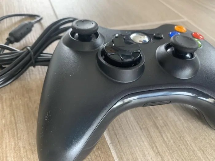 Проводной геймпад джойстик контроллер PC360 для компьютера в стиле Xbox 360 в черном цвете AdlerGame (8245-80)