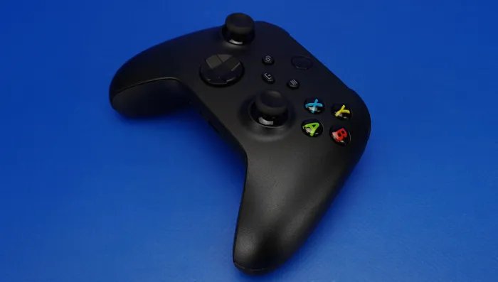 Набор Геймпад Беспроводной Microsoft Xbox Series Controller (XOA-0005, QAT-00001, QAT-00002) Carbon Black + Аккумулятор Play and Charge Kit + Кабель USB Type-C